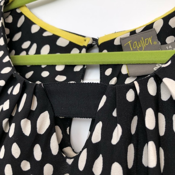 Taylor Shift Dress with Cap Sleeves - Picture 2 of 6